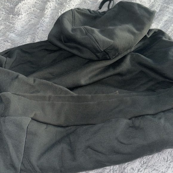 Alo Yoga - Accolade Hoodie Charcoal green, UNISEX, size; M in, worn once. EUC. - Picture 12 of 15